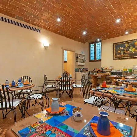 Porta Faenza 3* Florence